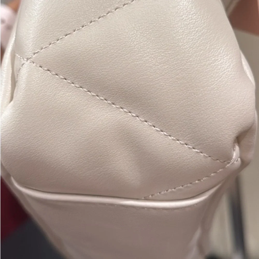 *SALE*Juicy Couture Angel “Better Than a Diamond” Cream Crossbody Bag NWT - Picture 5 of 12